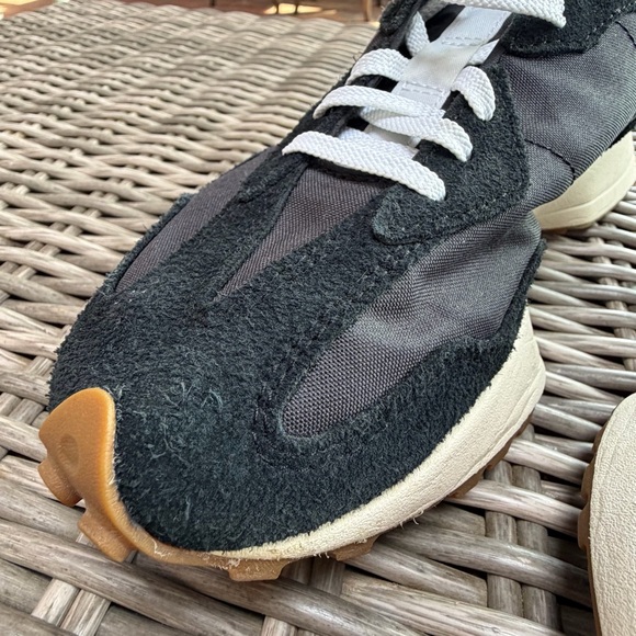 New Balance 327! Like NEW!!!! - Picture 5 of 16